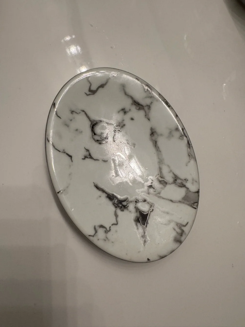 Marble-Pattern Oval soap dish - White/Gray